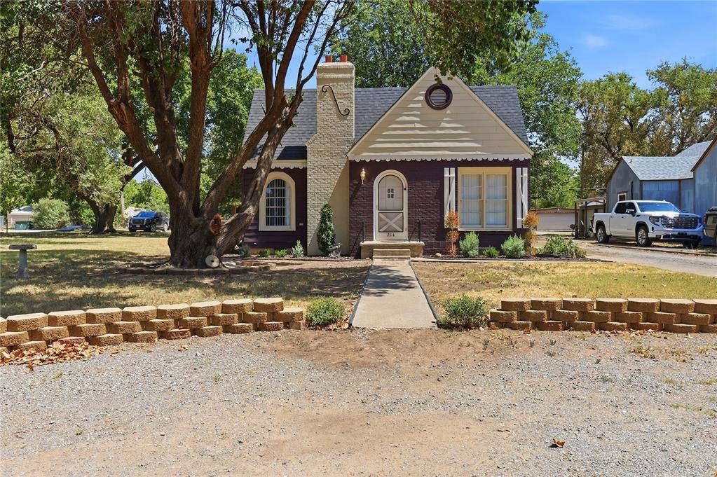 214 N Broadway AVE, Hobart, OK 73651
