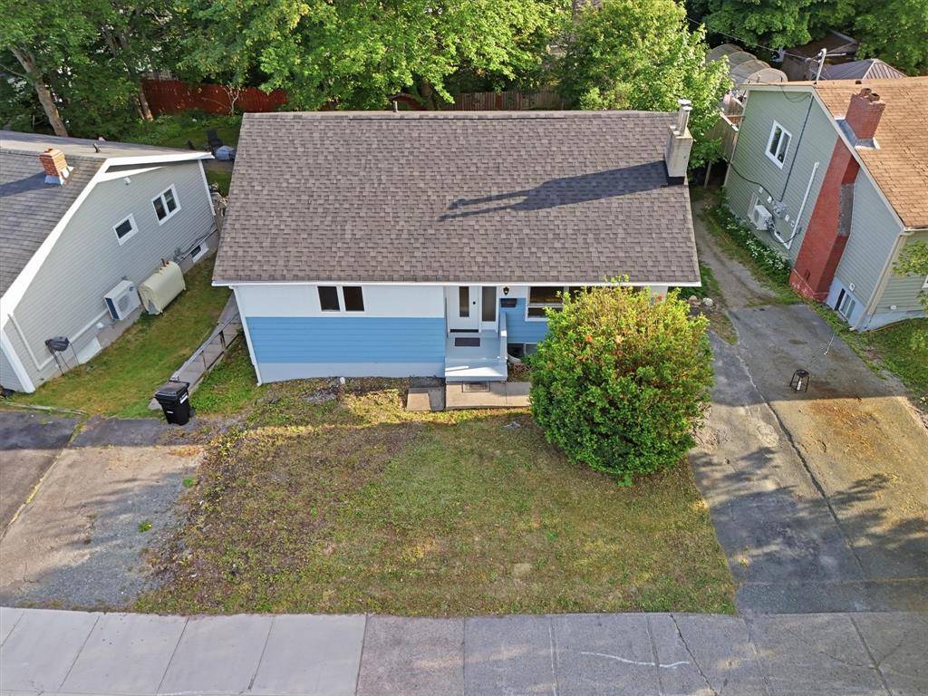 21 Harris Road, St.johns, NL A1E3K7