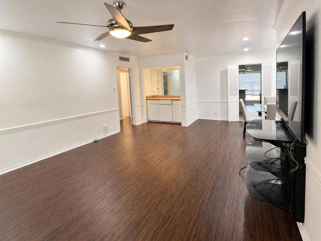 10029 Regal Park Lane #212, Dallas, TX 75230