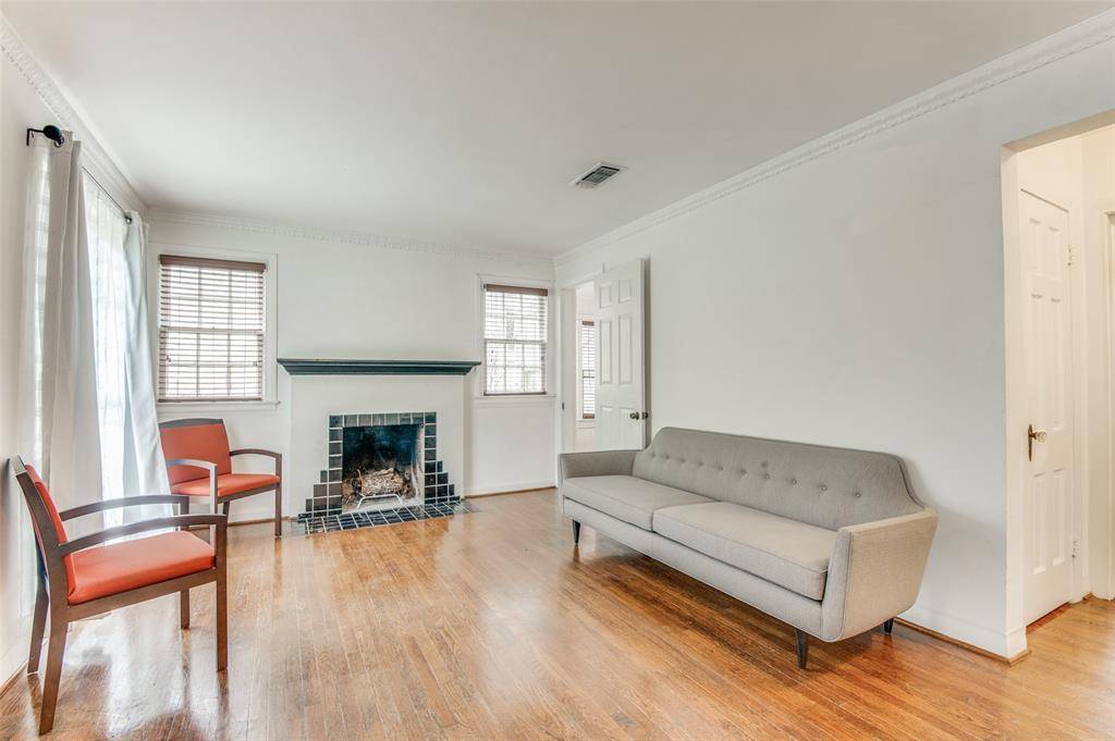 7015 Hammond Avenue, Dallas, TX 75223
