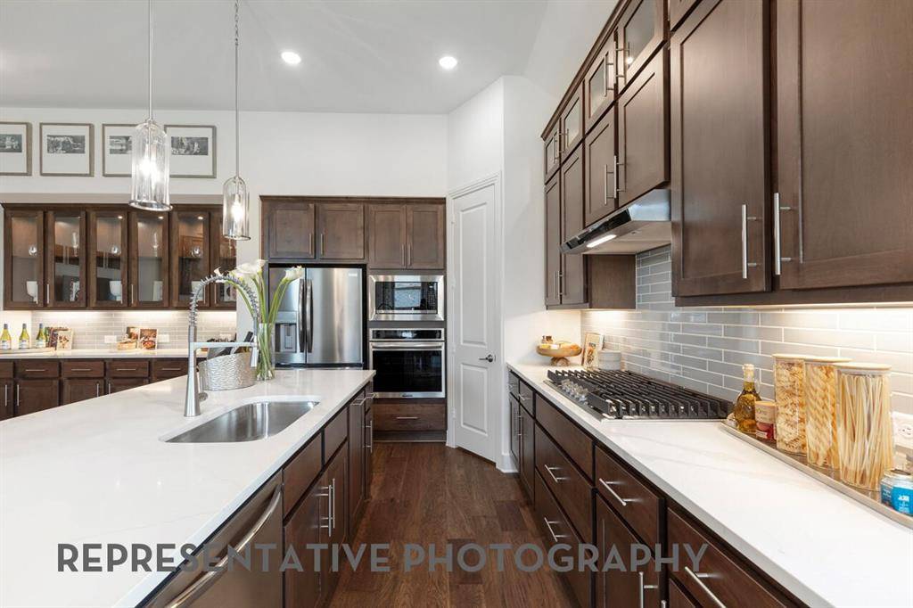 2042 Dripping Spring Avenue, Midlothian, TX 76065