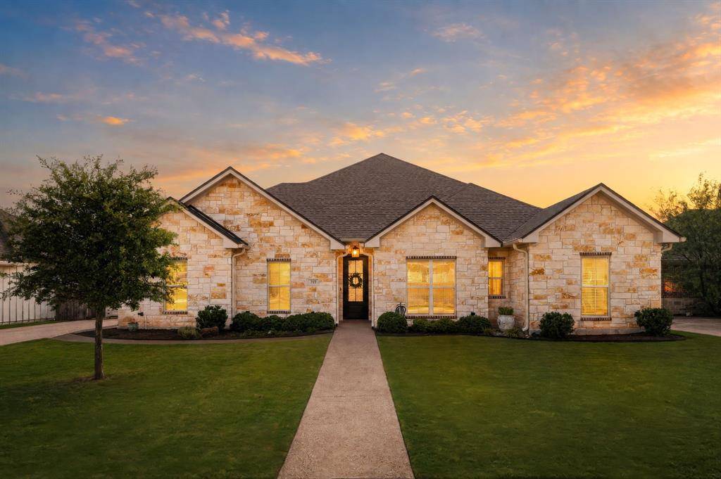 717 Wintergreen Drive, Hewitt, TX 76643