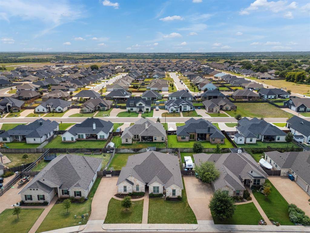 717 Wintergreen Drive, Hewitt, TX 76643