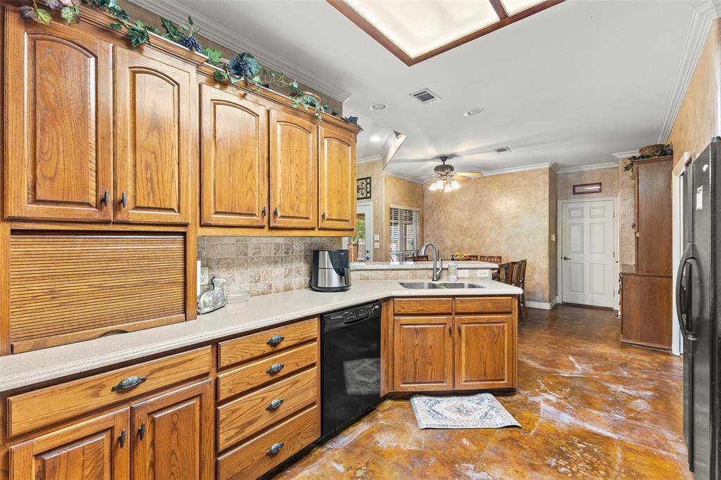 1010 Williams Street, Ennis, TX 75119