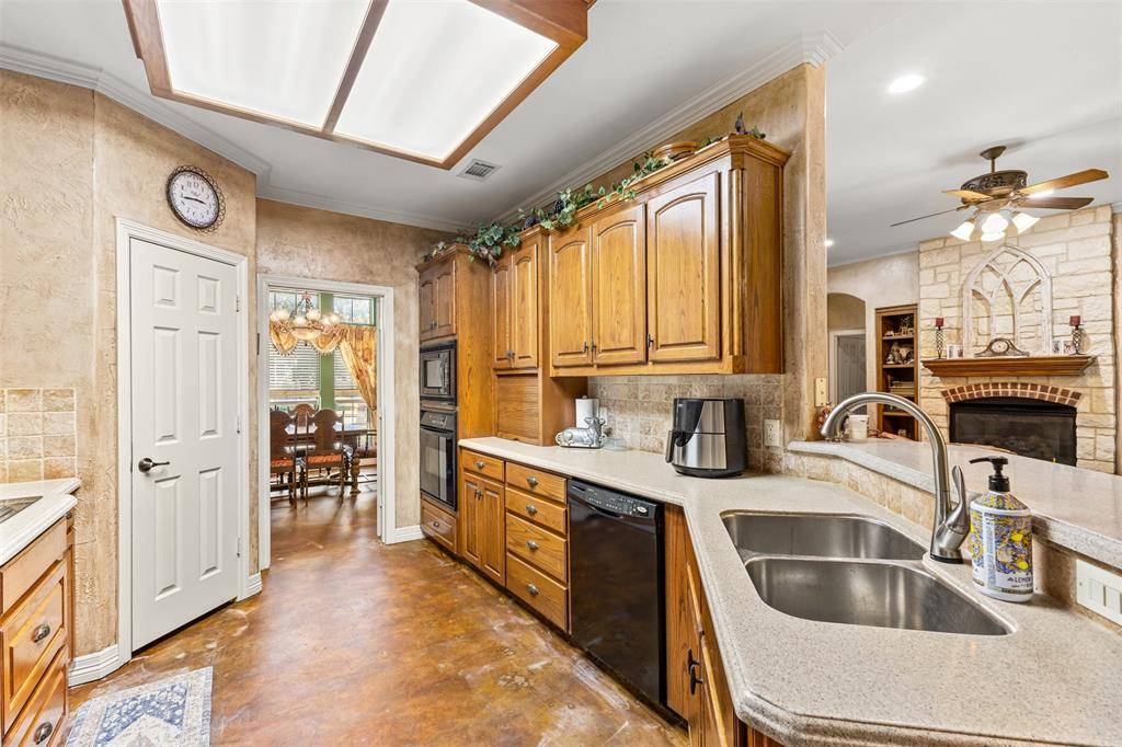 1010 Williams Street, Ennis, TX 75119