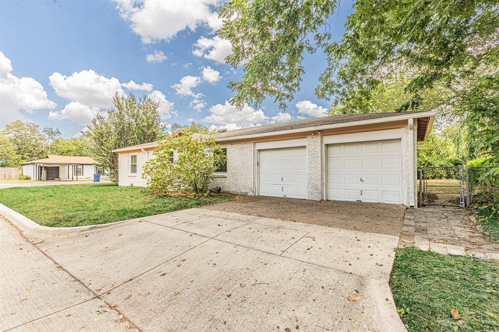 5761 Tracyne Drive, Westworth Village, TX 76114