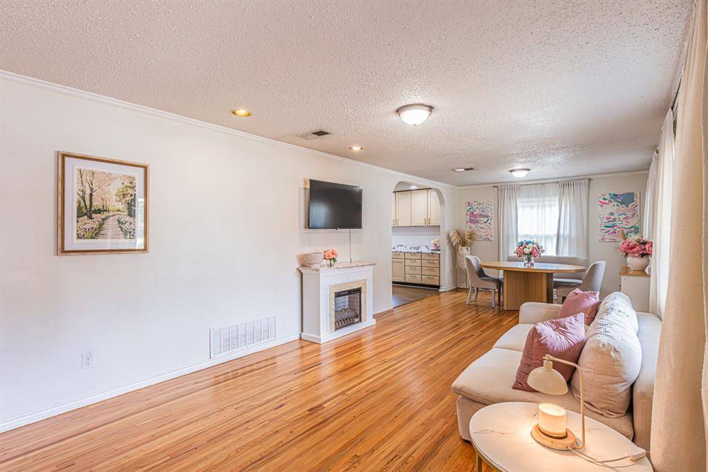 5761 Tracyne Drive, Westworth Village, TX 76114