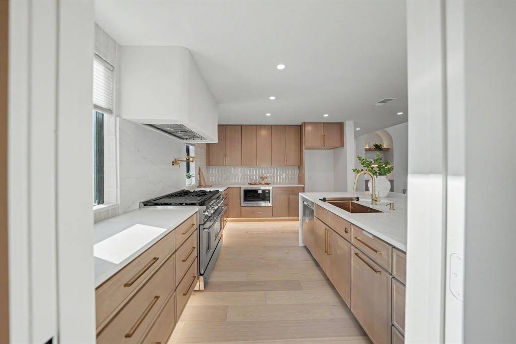 16212 Spring Creek Road, Dallas, TX 75248