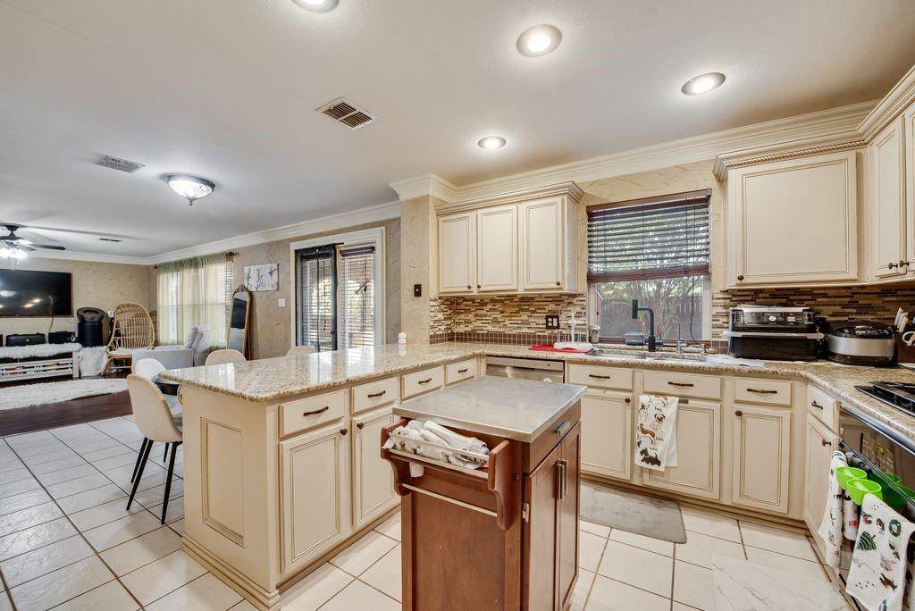 7602 Stanhope Lane, Arlington, TX 76001