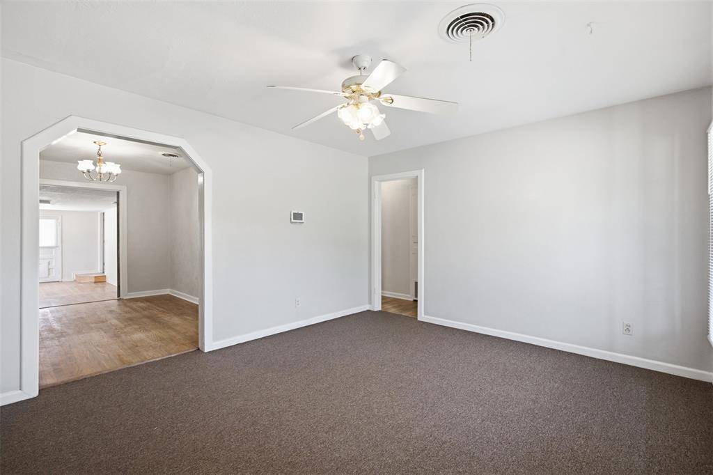 809 S Brazos Street, Weatherford, TX 76086