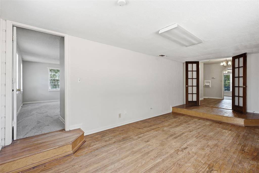 809 S Brazos Street, Weatherford, TX 76086