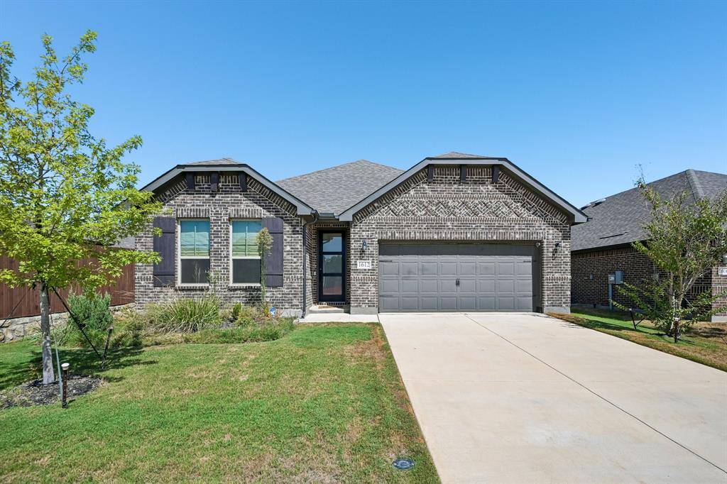 1612 Elle Lane, Aubrey, TX 76227