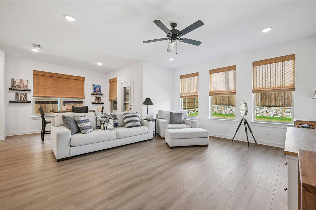 1612 Elle Lane, Aubrey, TX 76227