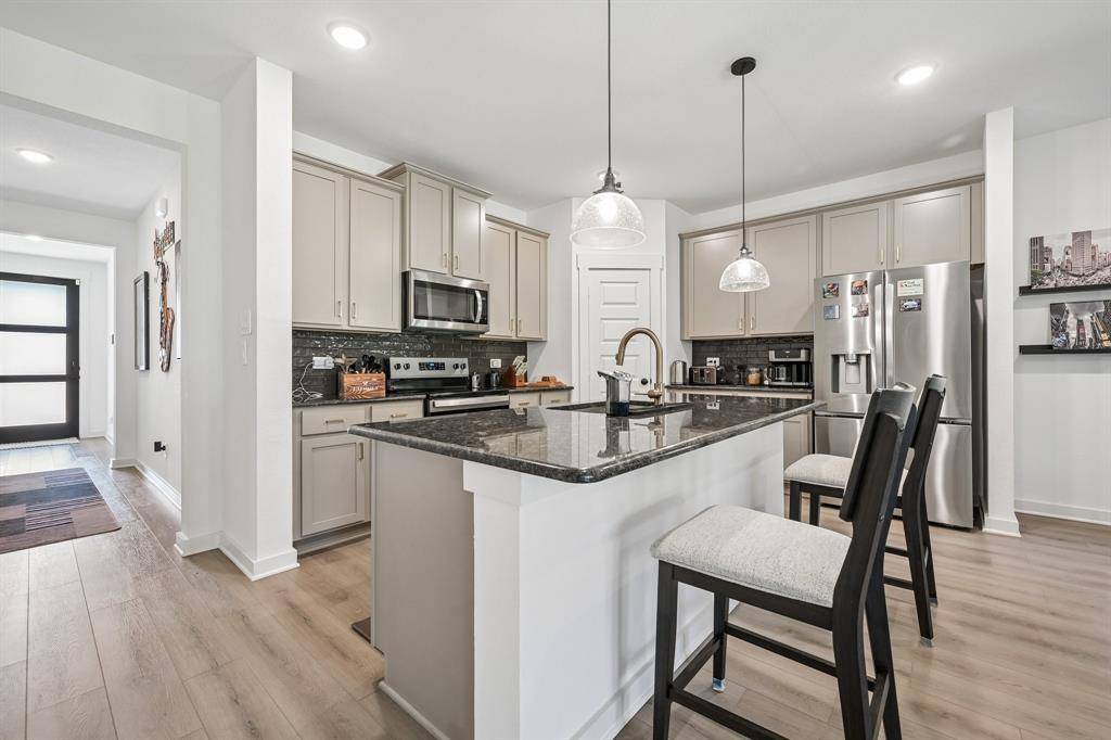 1612 Elle Lane, Aubrey, TX 76227