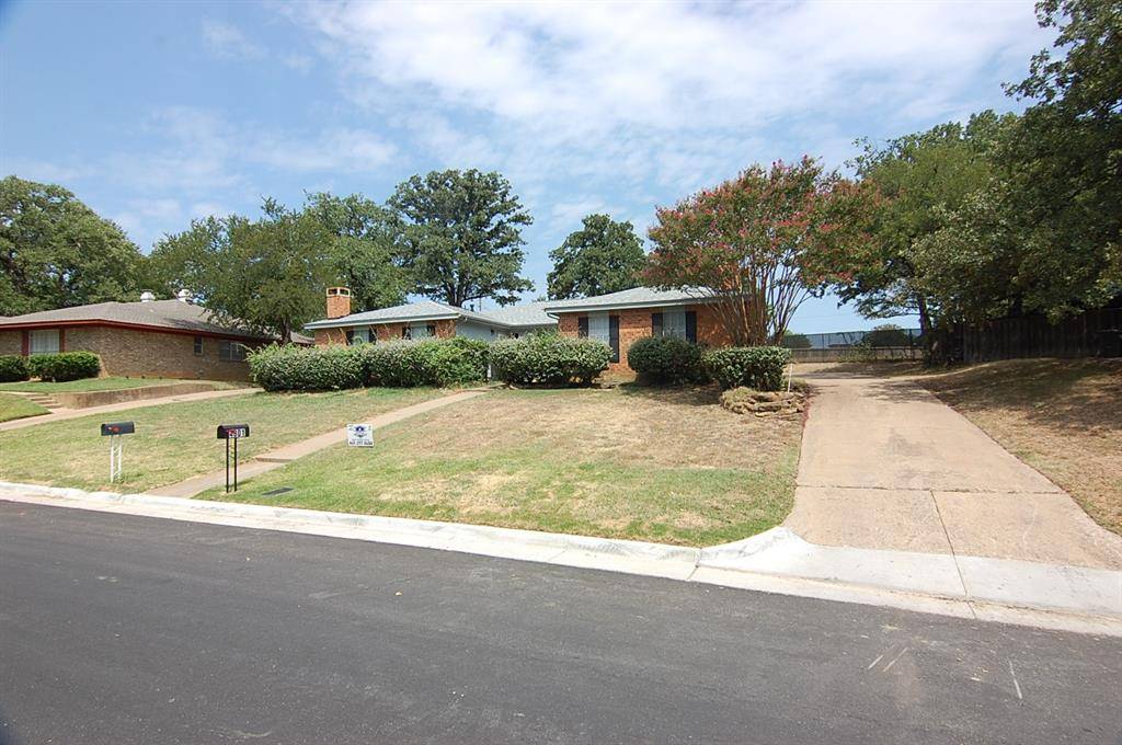 4801 Woodland Park Boulevard, Arlington, TX 76013