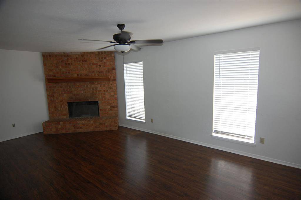 4801 Woodland Park Boulevard, Arlington, TX 76013