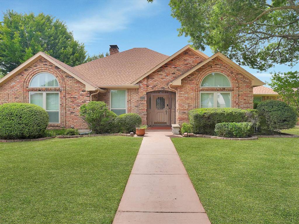 1304 Carriage Creek Drive, Desoto, TX 75115