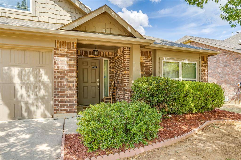 881 Oarlock Drive, Crowley, TX 76036