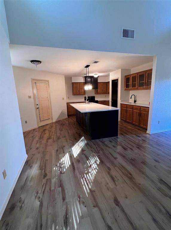 2828 Inniswood Circle, Arlington, TX 76015