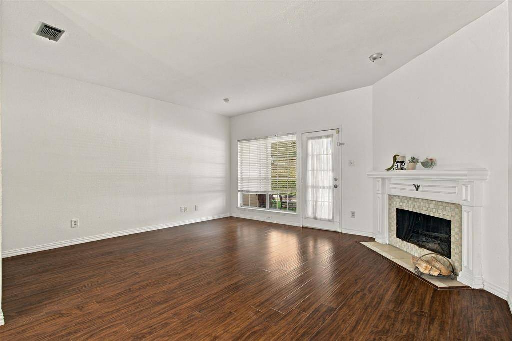 3550 Country Square Drive #304, Carrollton, TX 75006