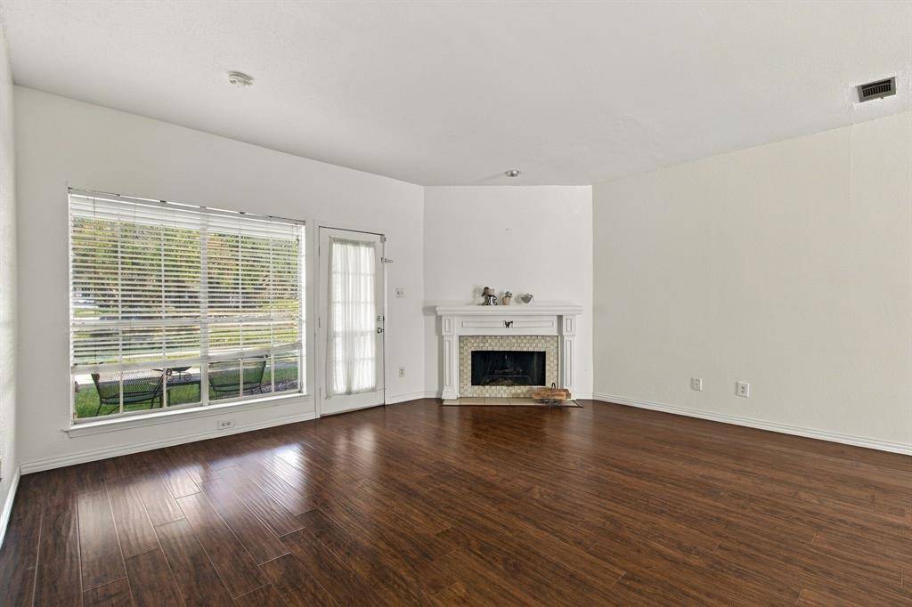 3550 Country Square Drive #304, Carrollton, TX 75006