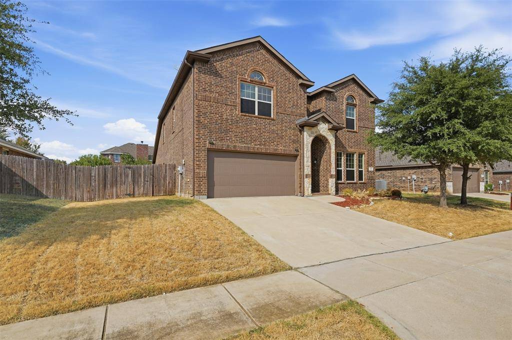 8 Mapleridge Drive, Edgecliff Village, TX 76134
