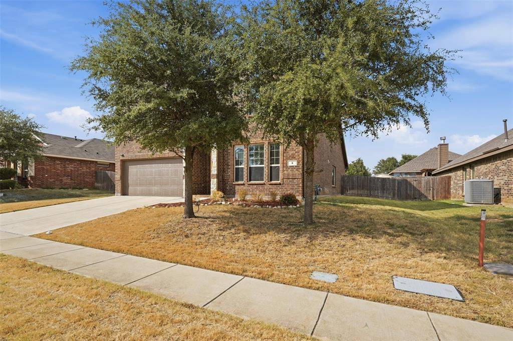 8 Mapleridge Drive, Edgecliff Village, TX 76134