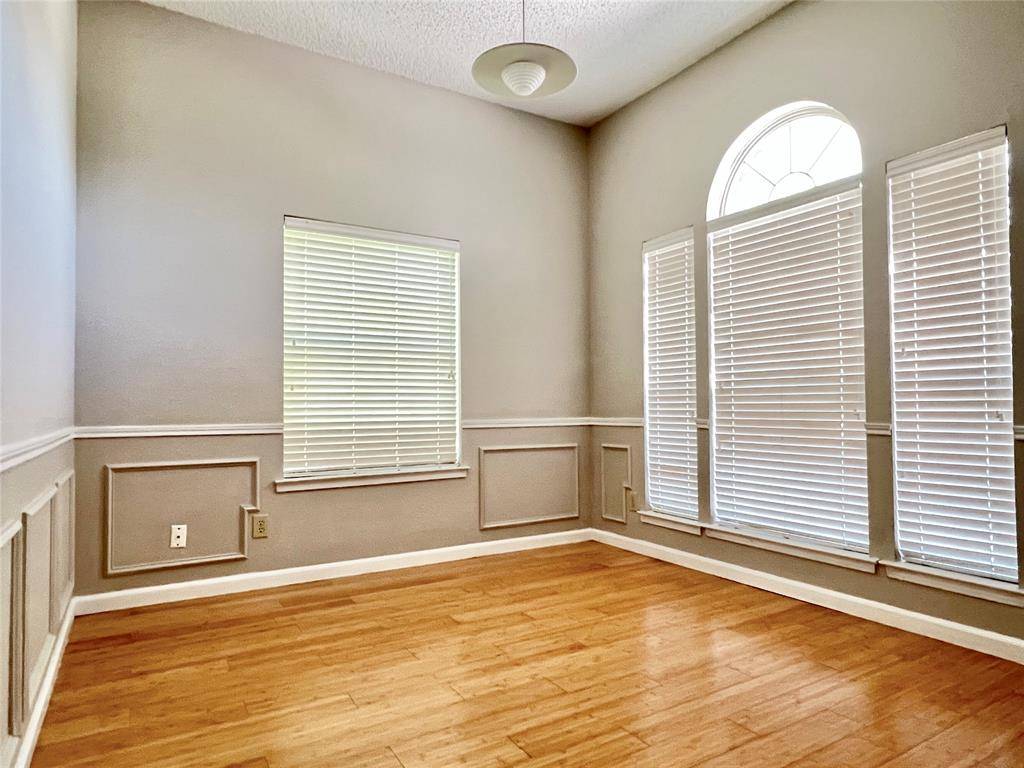 2735 Wentworth Drive, Grand Prairie, TX 75052