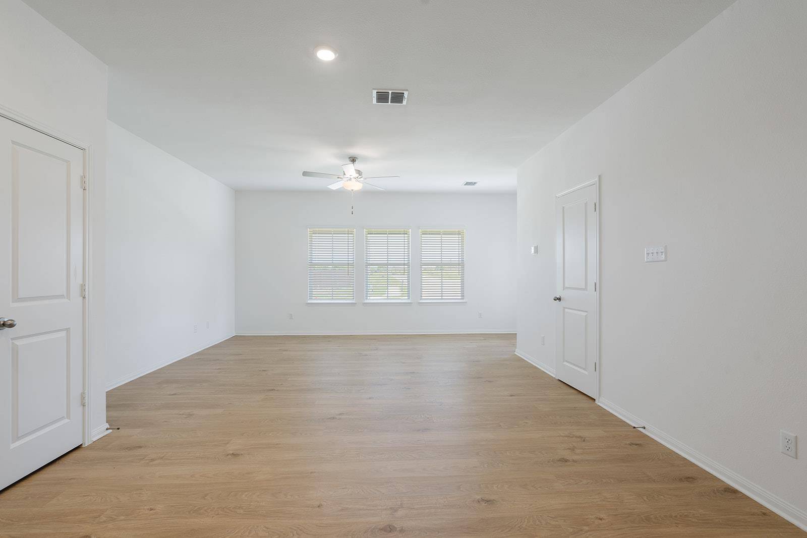 109 Desert Hare DR, Jarrell, TX 76537
