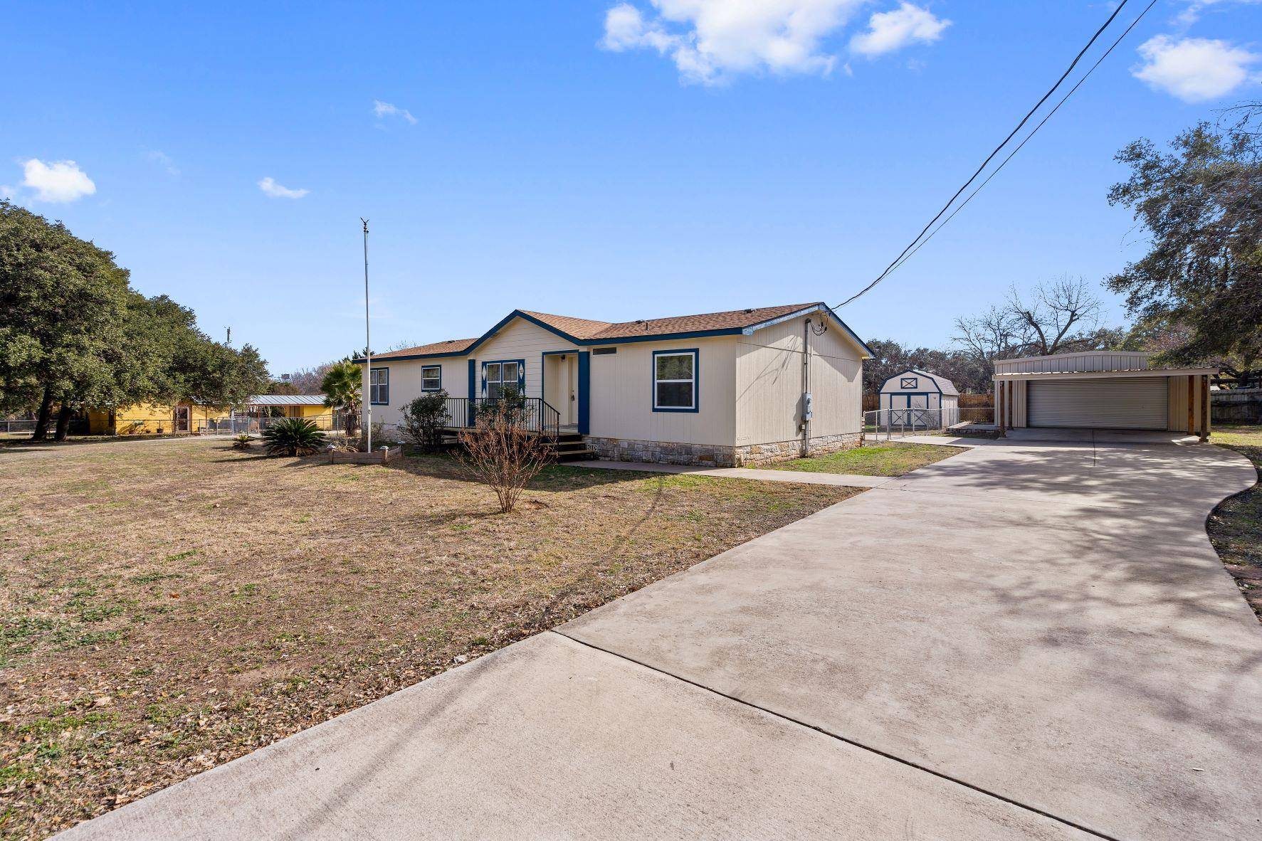 502 E Pecan DR, Johnson City, TX 78636
