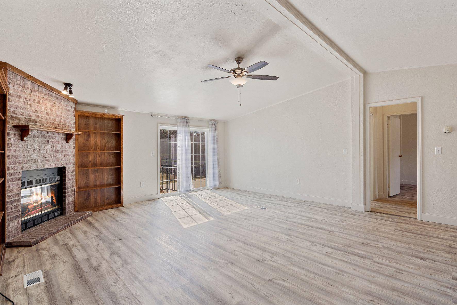 502 E Pecan DR, Johnson City, TX 78636