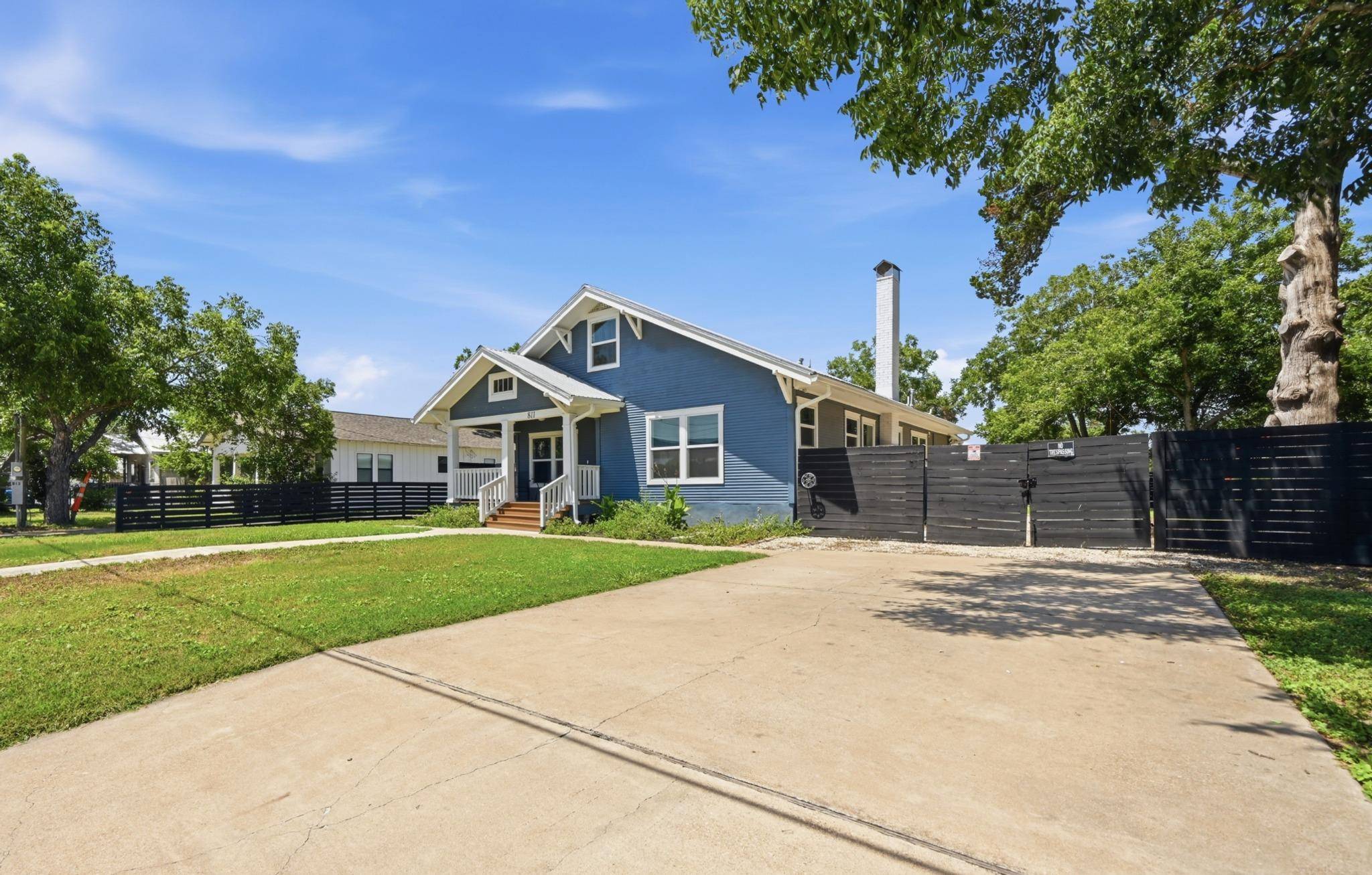 811/ 813 S Commerce ST, Lockhart, TX 78644