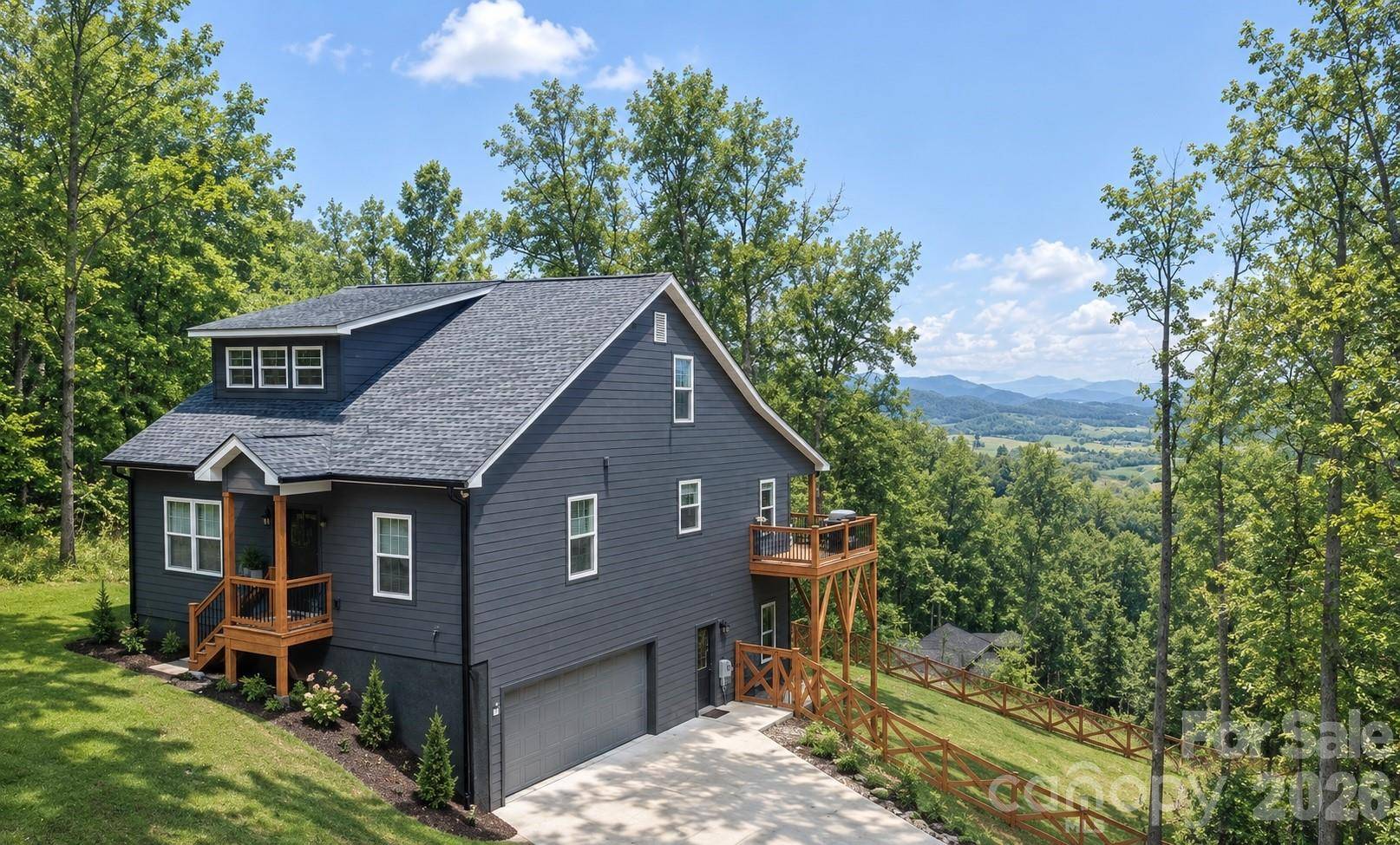 71 View Ridge Pkwy, Leicester, NC 28748