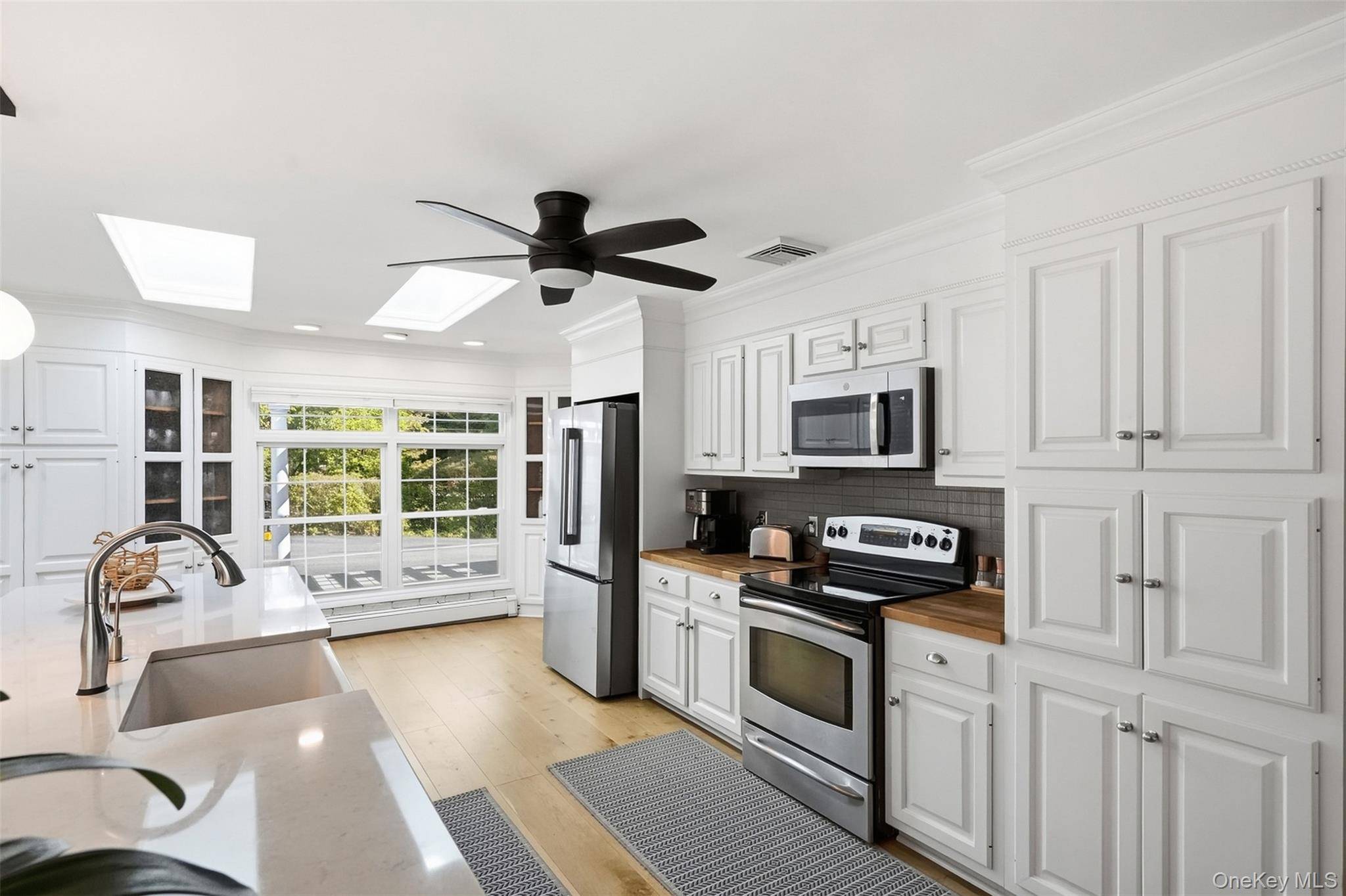 12 Wawayanda RD, Warwick, NY 10990