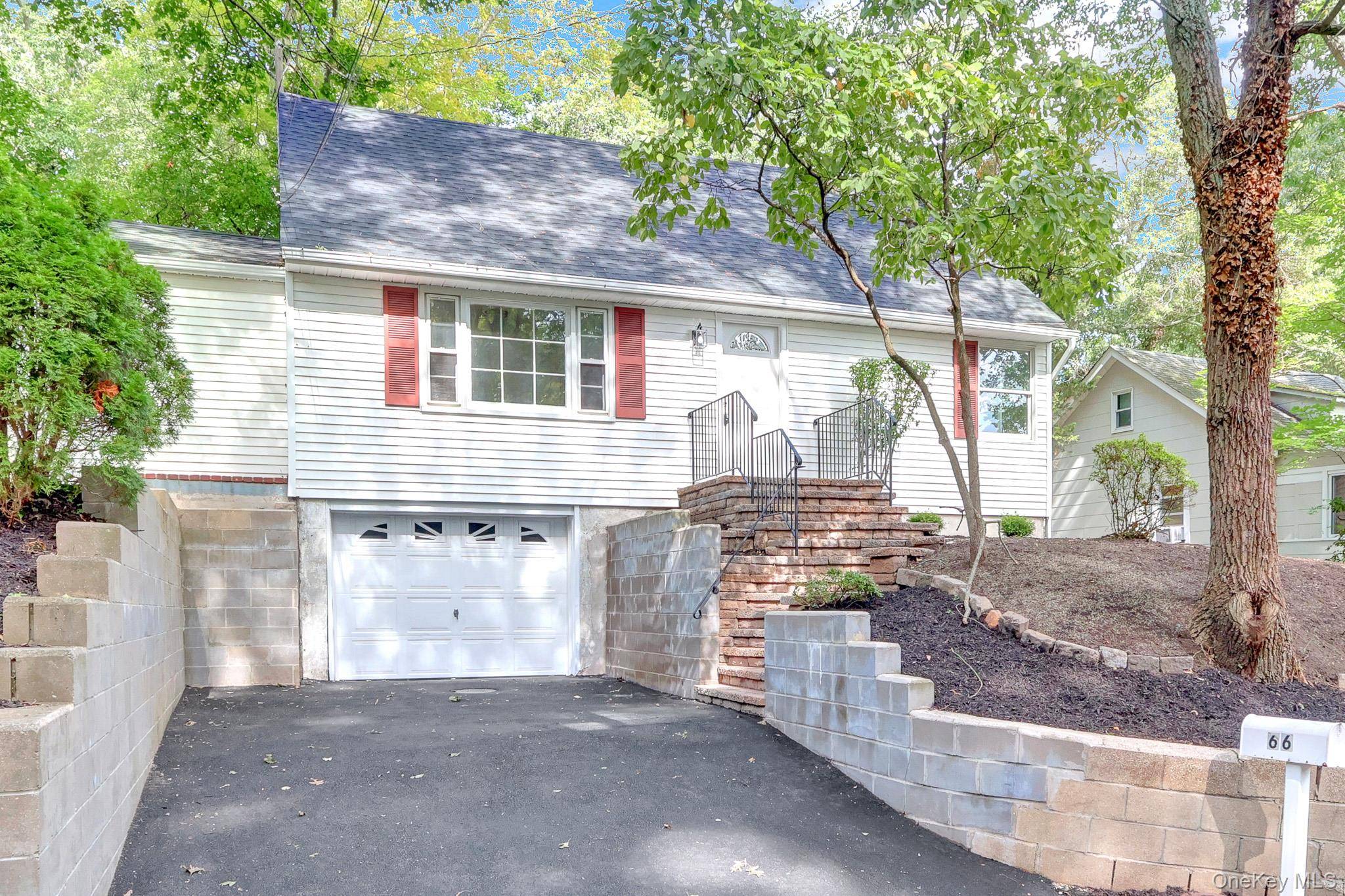 66 Washington ST, Setauket, NY 11733