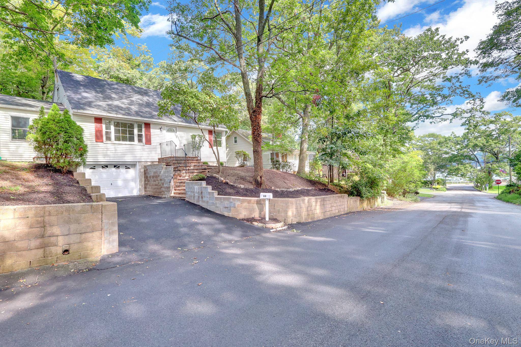 66 Washington ST, Setauket, NY 11733