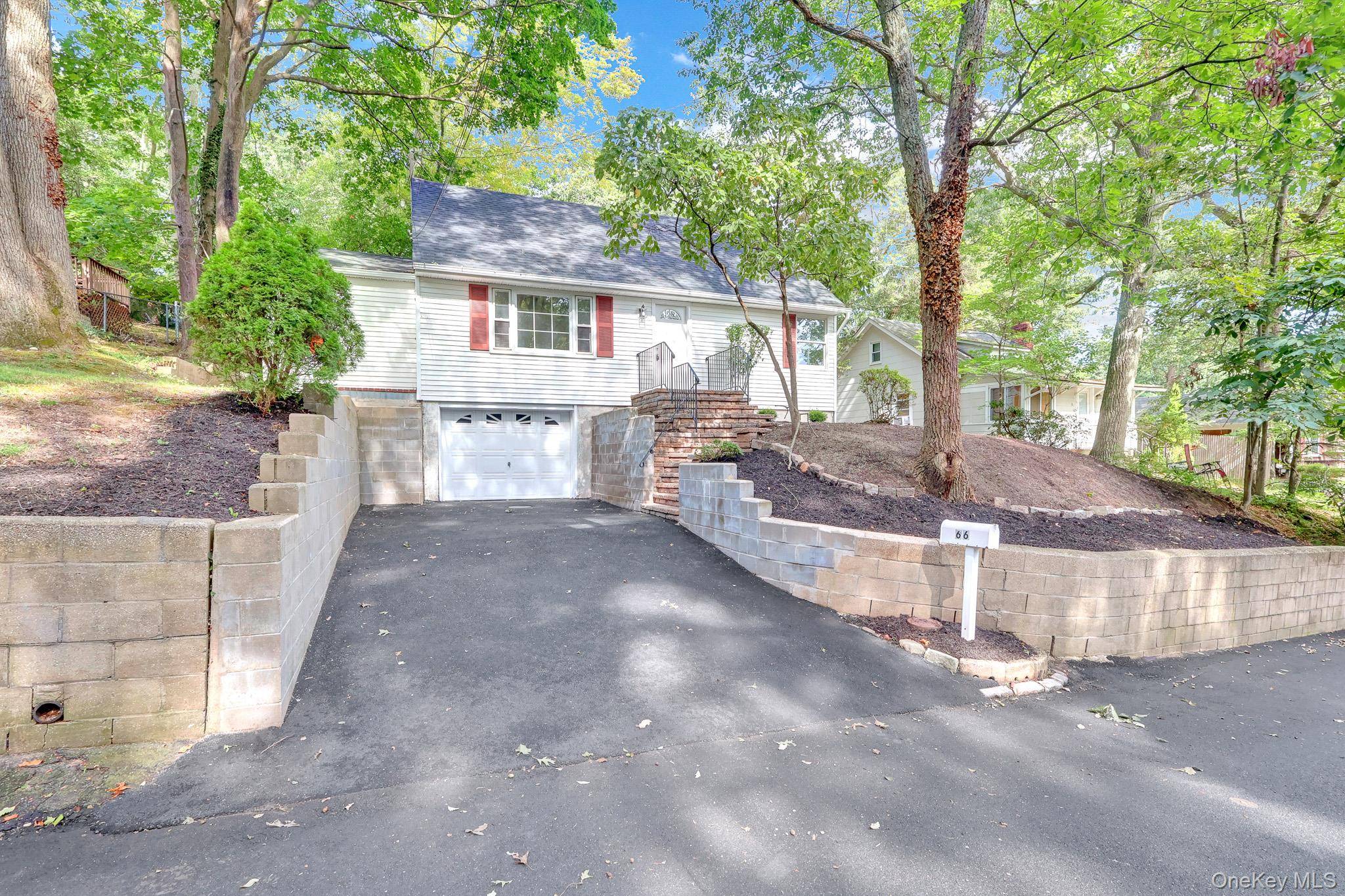 66 Washington ST, Setauket, NY 11733