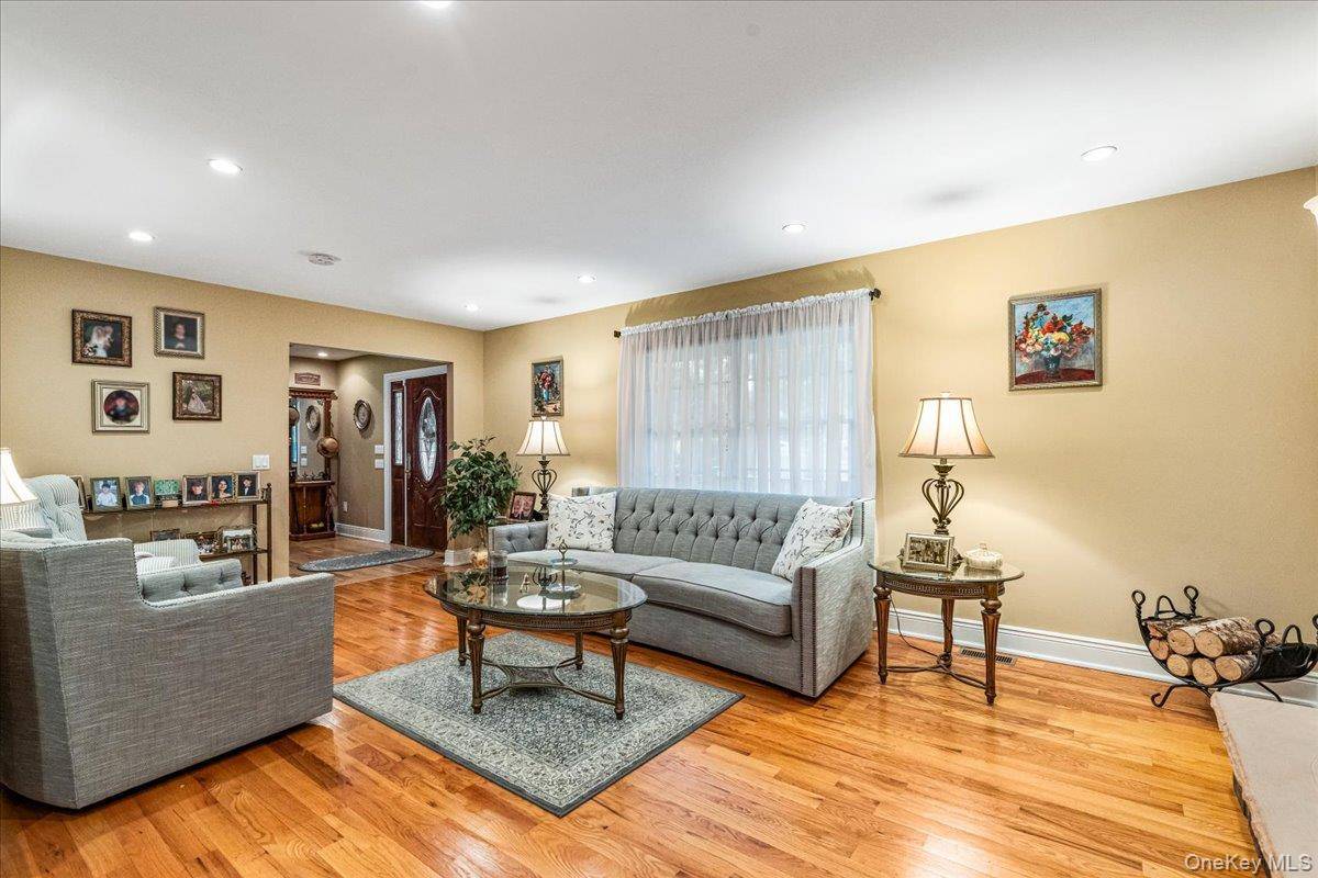 53 State PL, Huntington, NY 11743