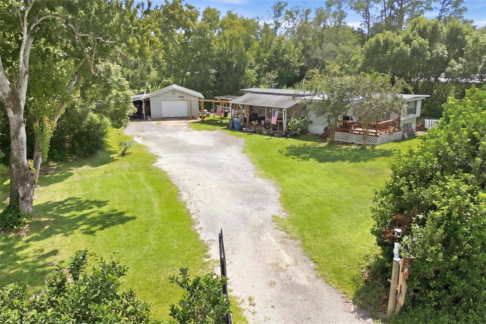 498 KING CHARLES CIR, Deland, FL 32724