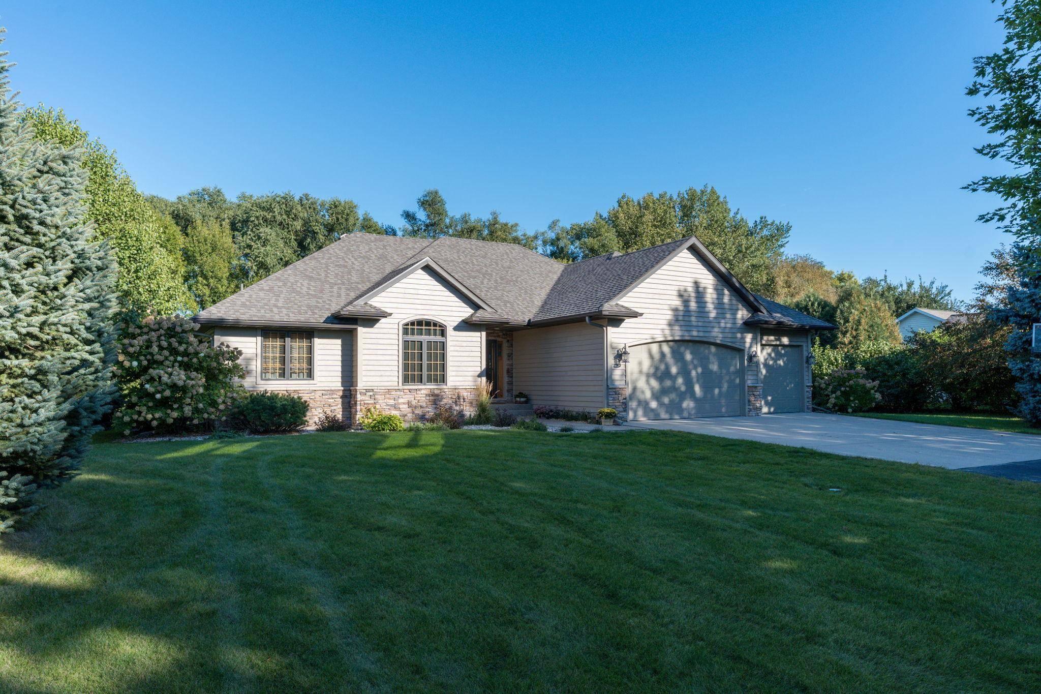 44229 Willow RD, Saint Peter, MN 56082