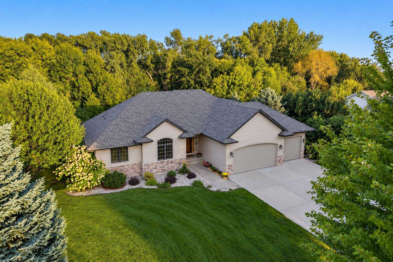 44229 Willow RD, Saint Peter, MN 56082