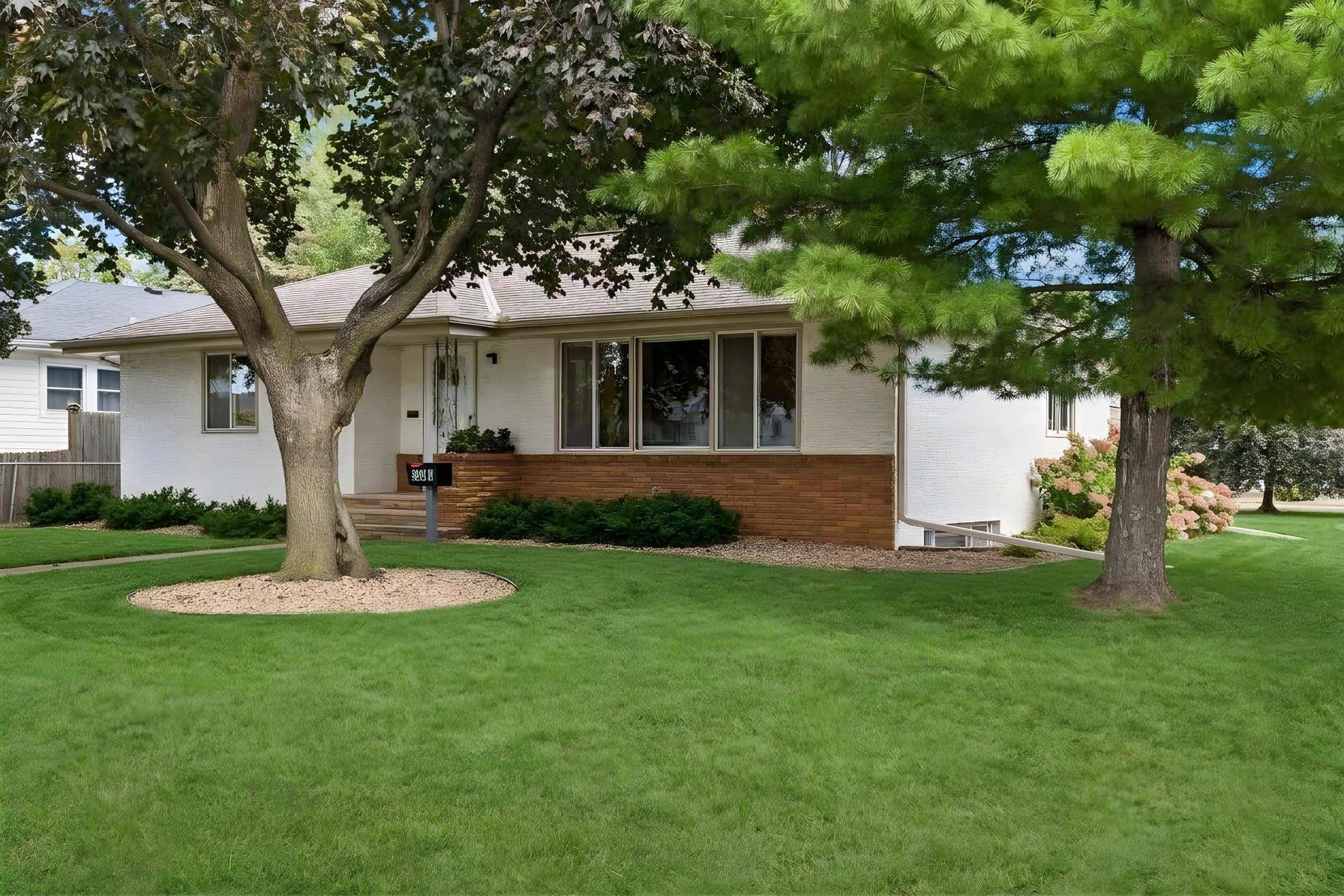 202 Ash ST W, South Saint Paul, MN 55075