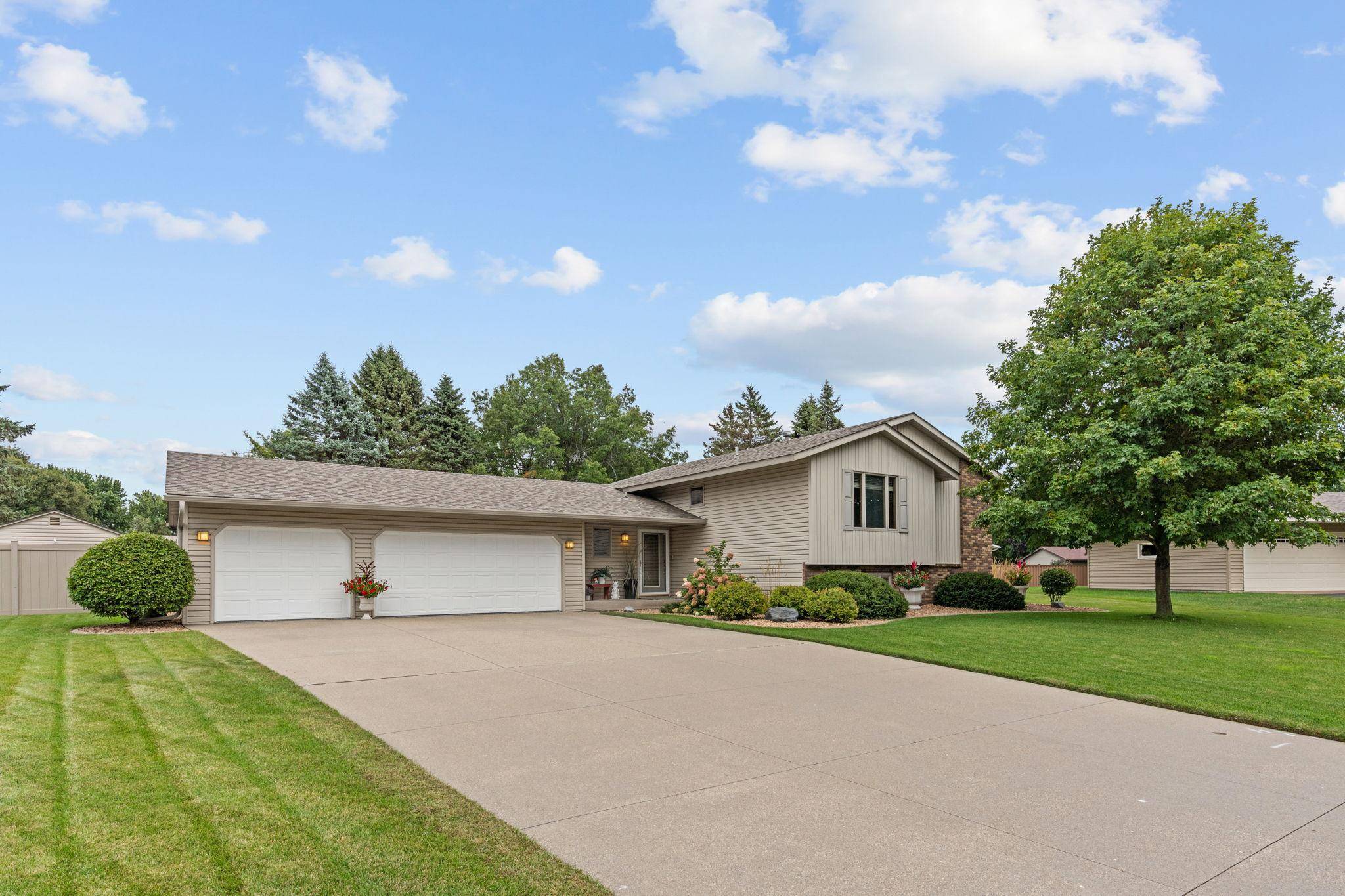 4760 Larson RD, Shoreview, MN 55126