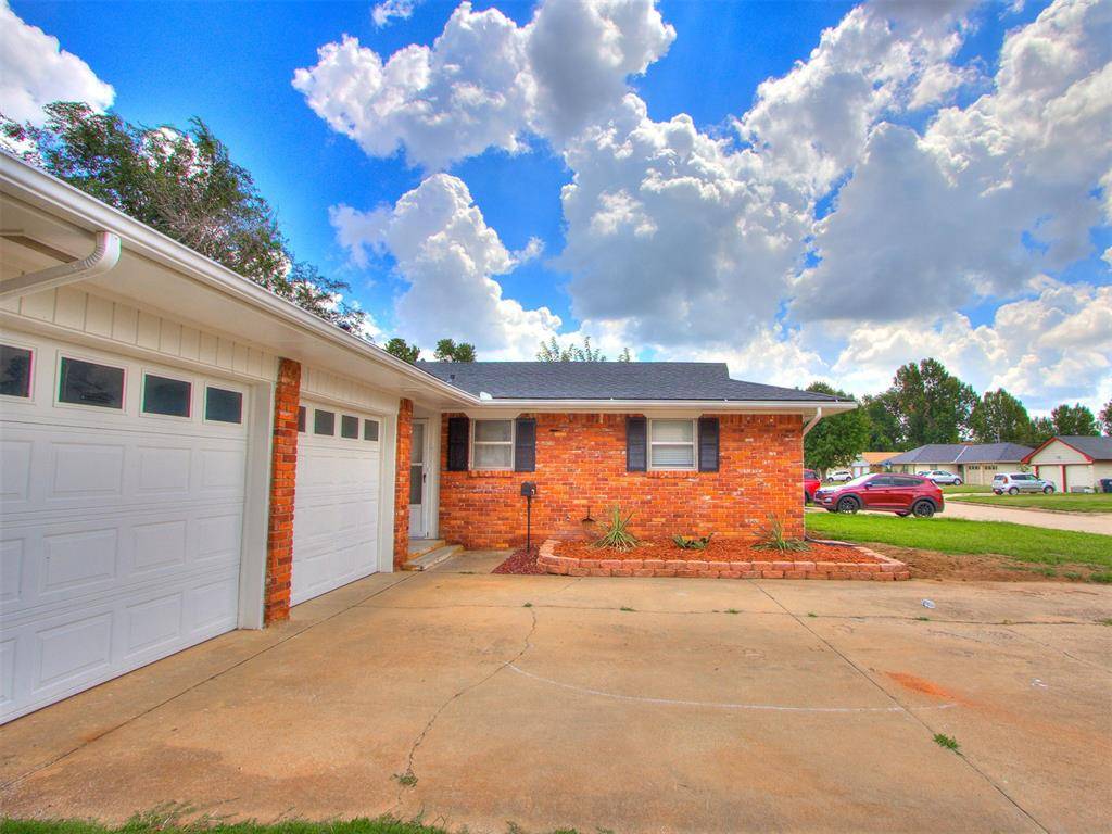 8129 NW 28th TER, Bethany, OK 73008