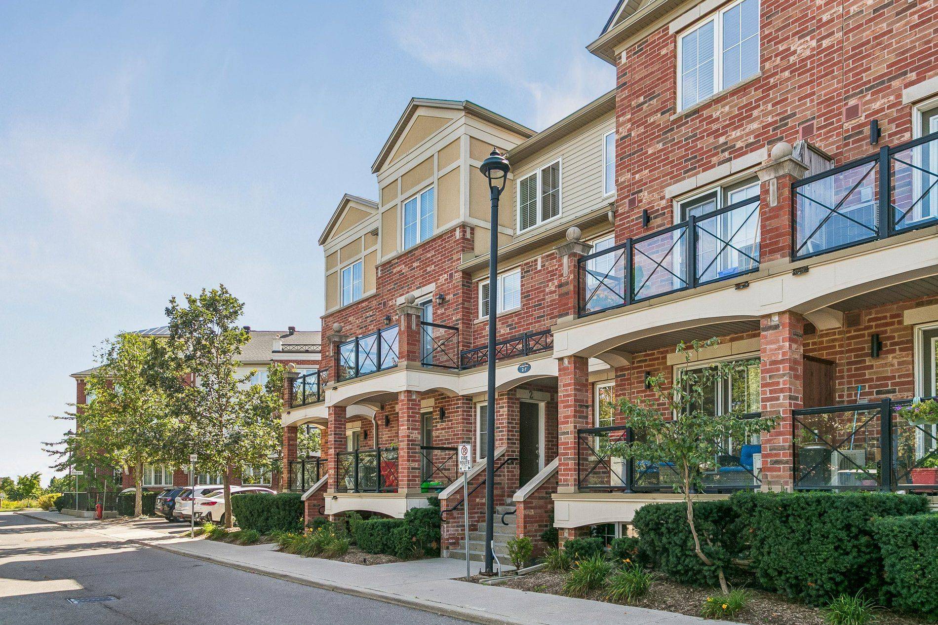 19 Hays BLVD #5, Oakville, ON L6H 0H8