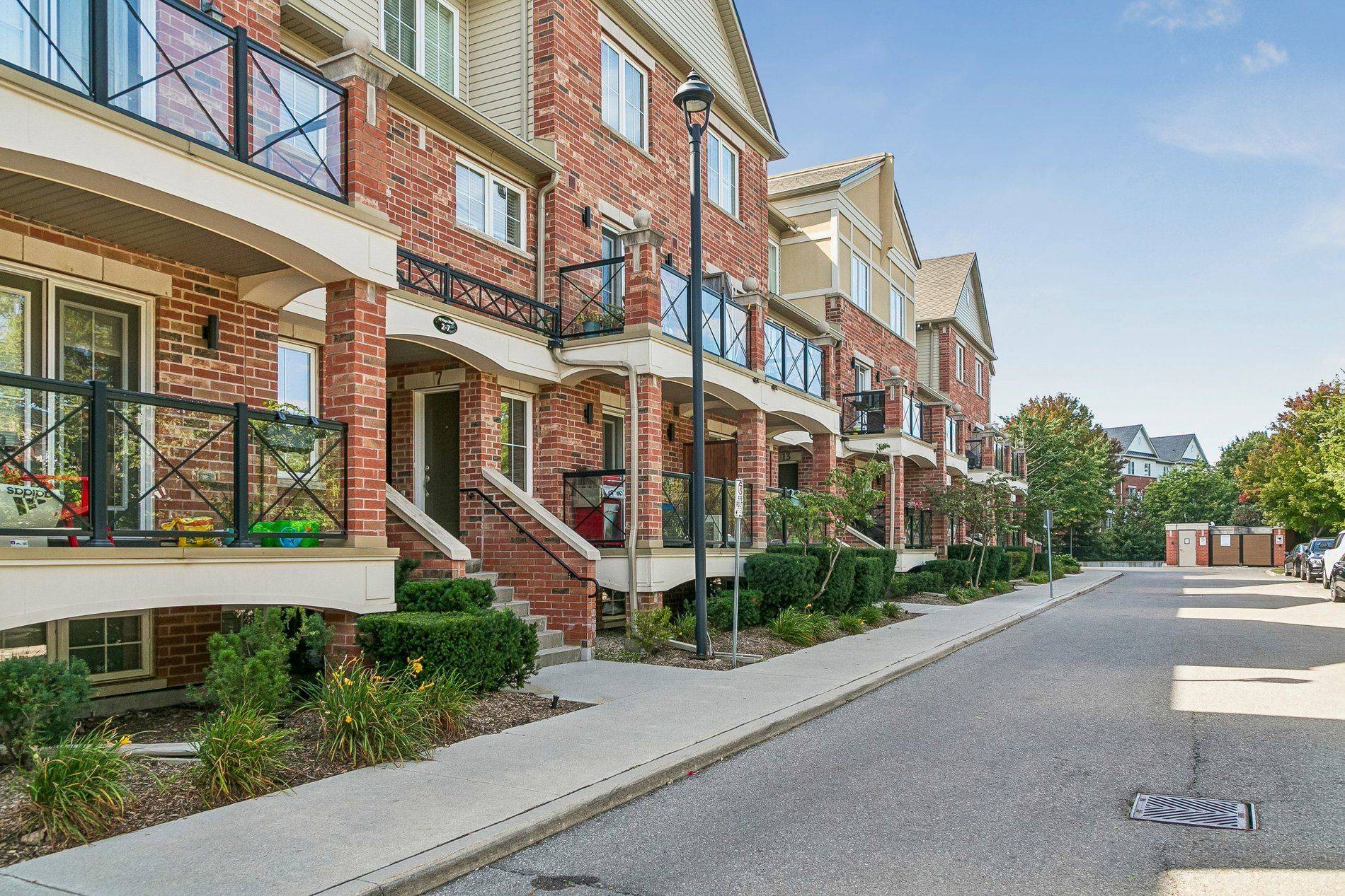 19 Hays BLVD #5, Oakville, ON L6H 0H8