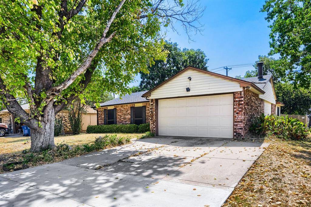 704 Fort Worth Street, Mansfield, TX 76063