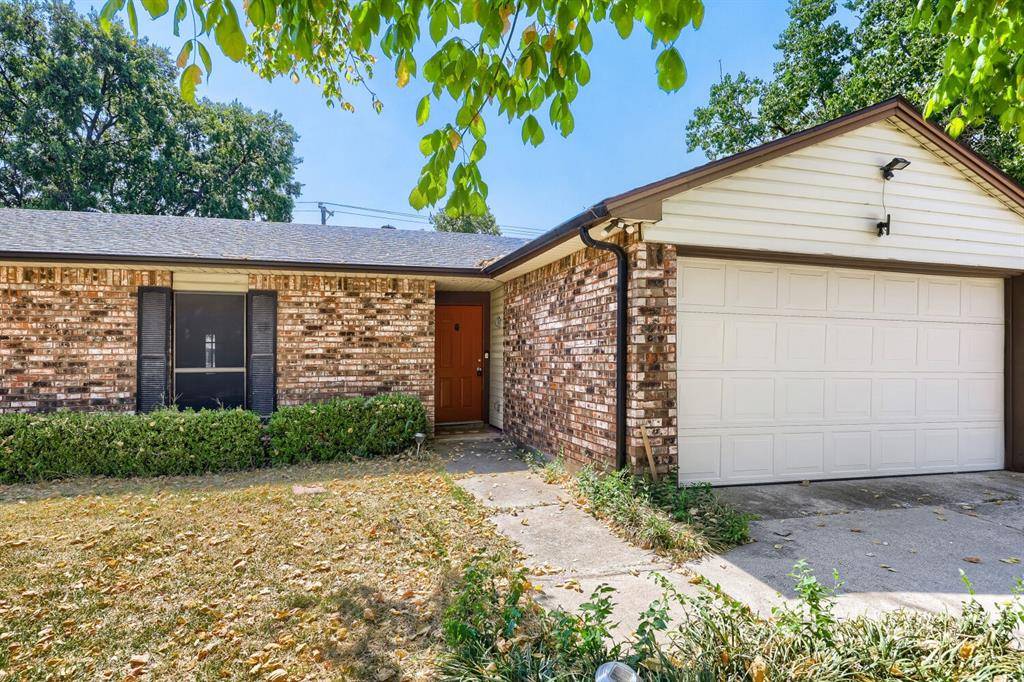 704 Fort Worth Street, Mansfield, TX 76063