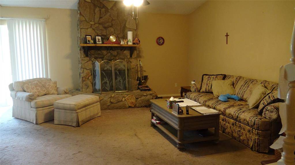 2107 Bordeaux Drive, Carrollton, TX 75007