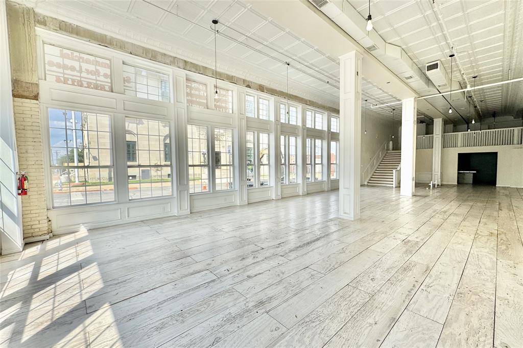 225 N Travis #300C, Sherman, TX 75090